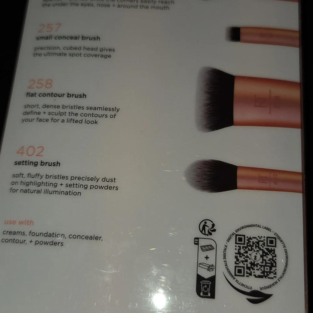 π Real Techniques Face Base Set of 4 Makeup Brushes NEW NWT Gift Idea - Picture 3 of 3